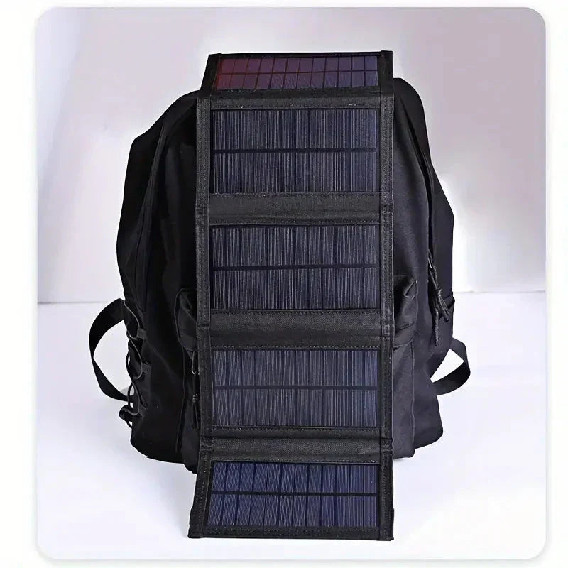 Trektoria – Opvouwbaar zonnepaneel met 12W output en USB-oplaadpoort
